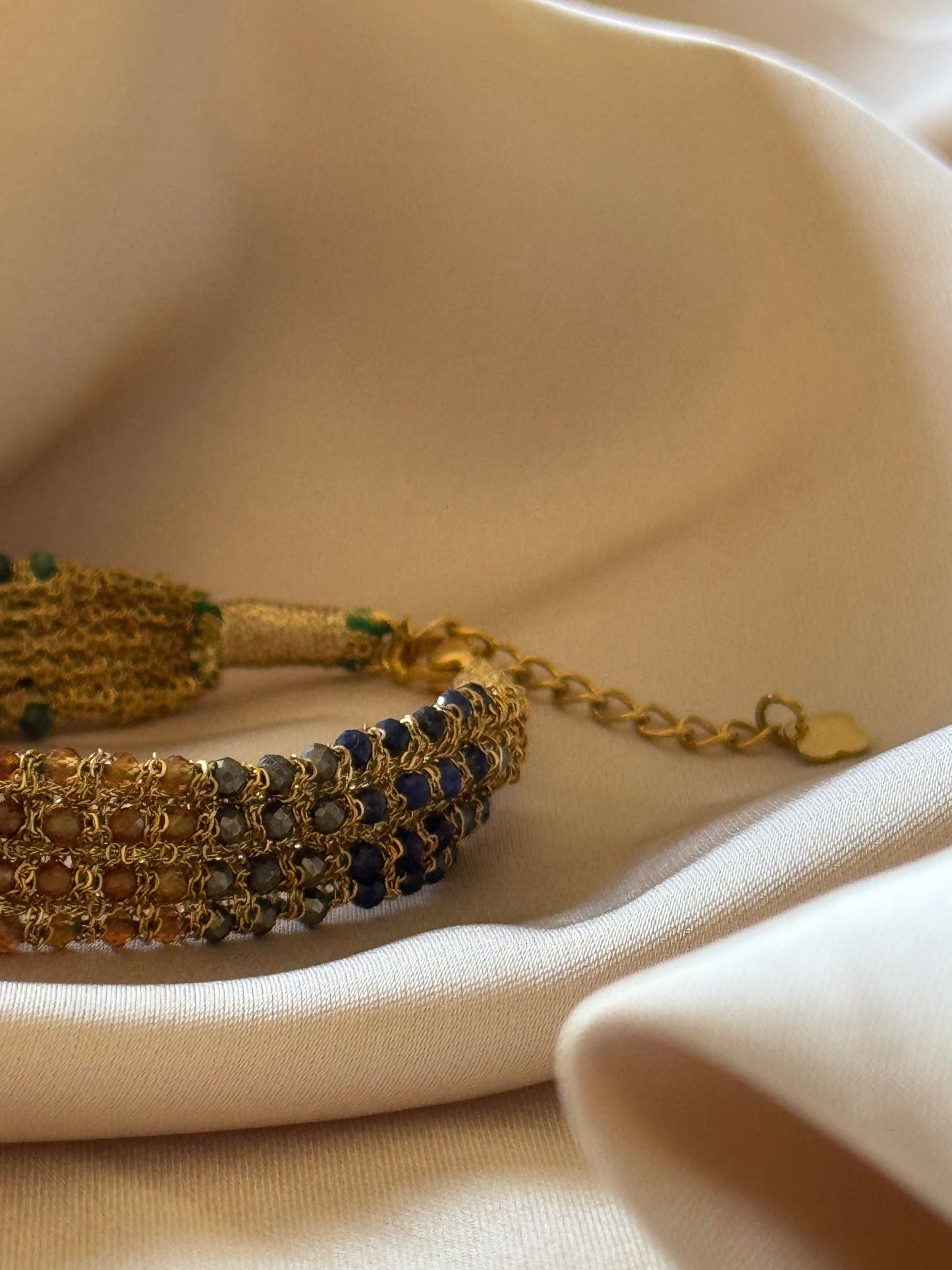 MULTI-BEADS THREAD BRACELET