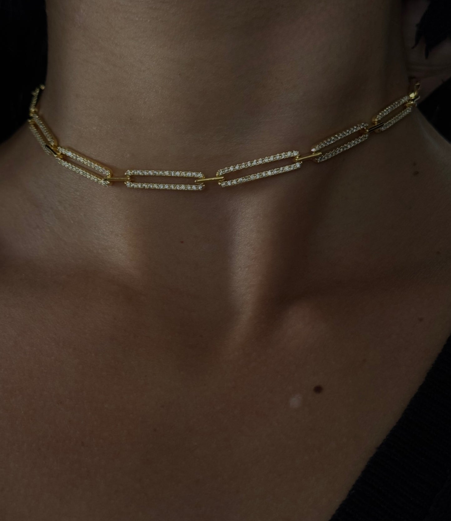 OVALE-Y CHOKER