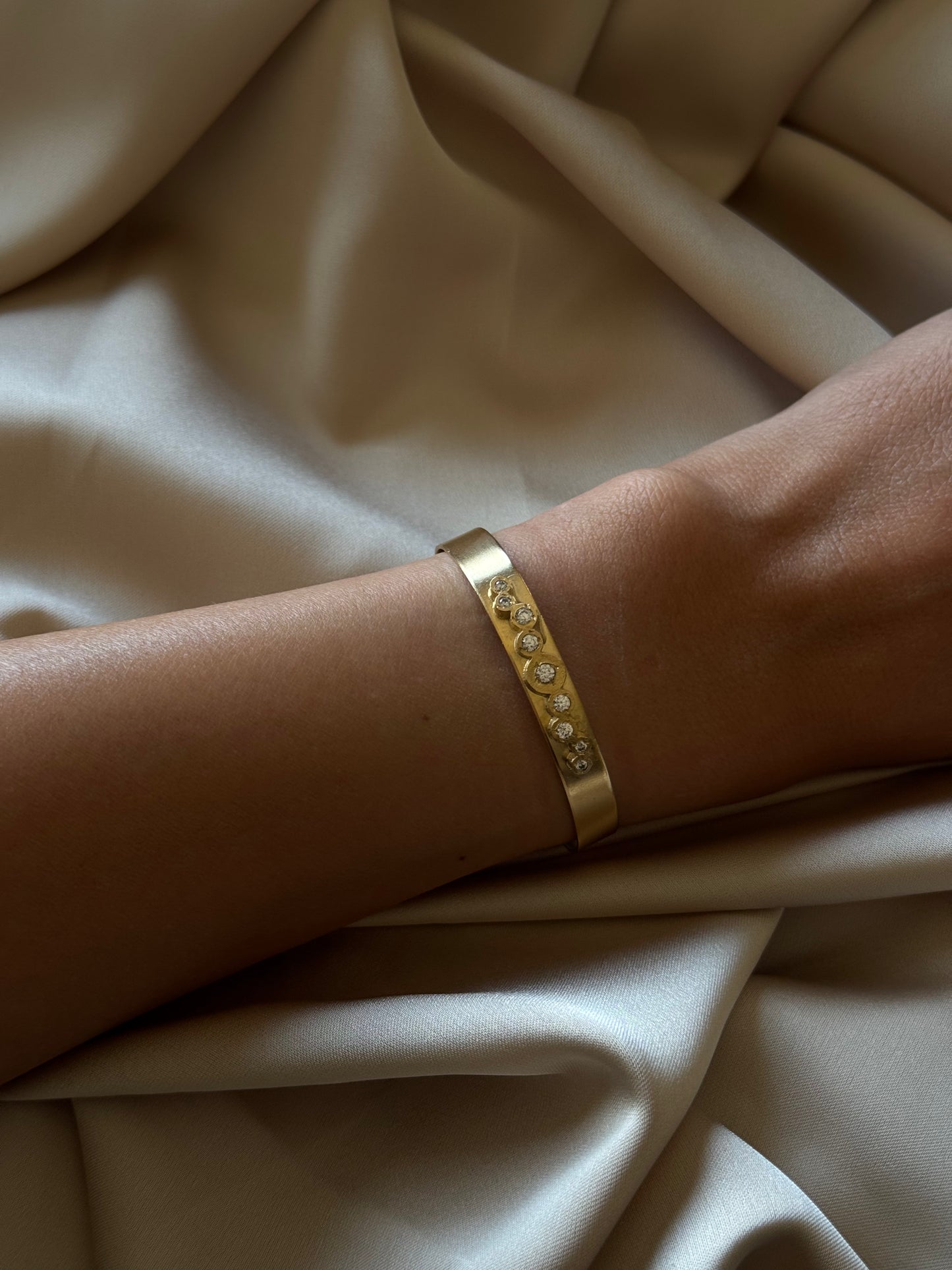 HELIA BANGLE