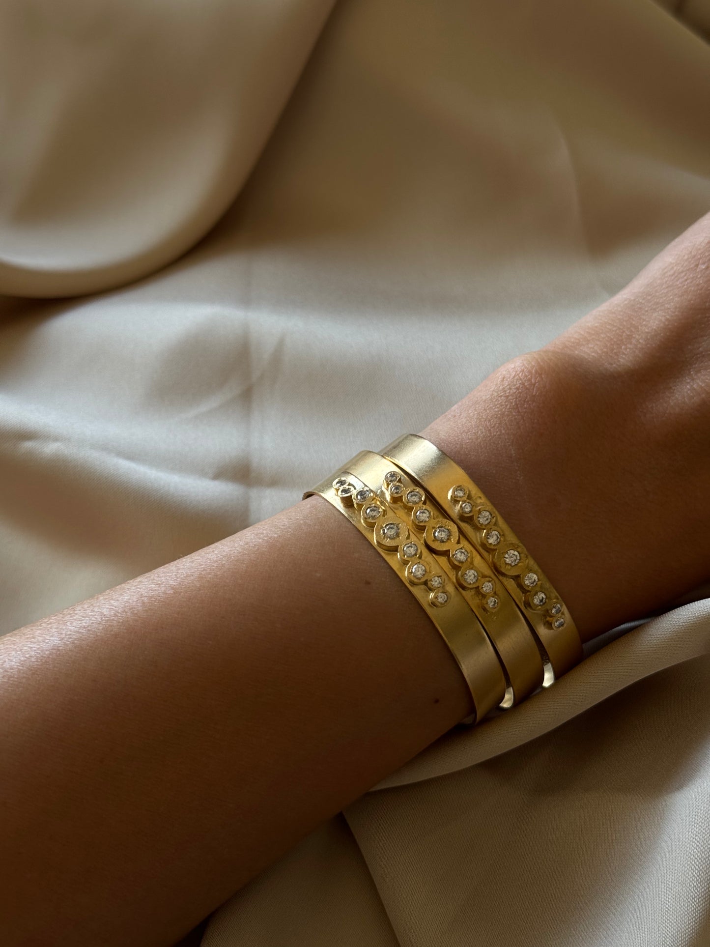 HELIA BANGLE