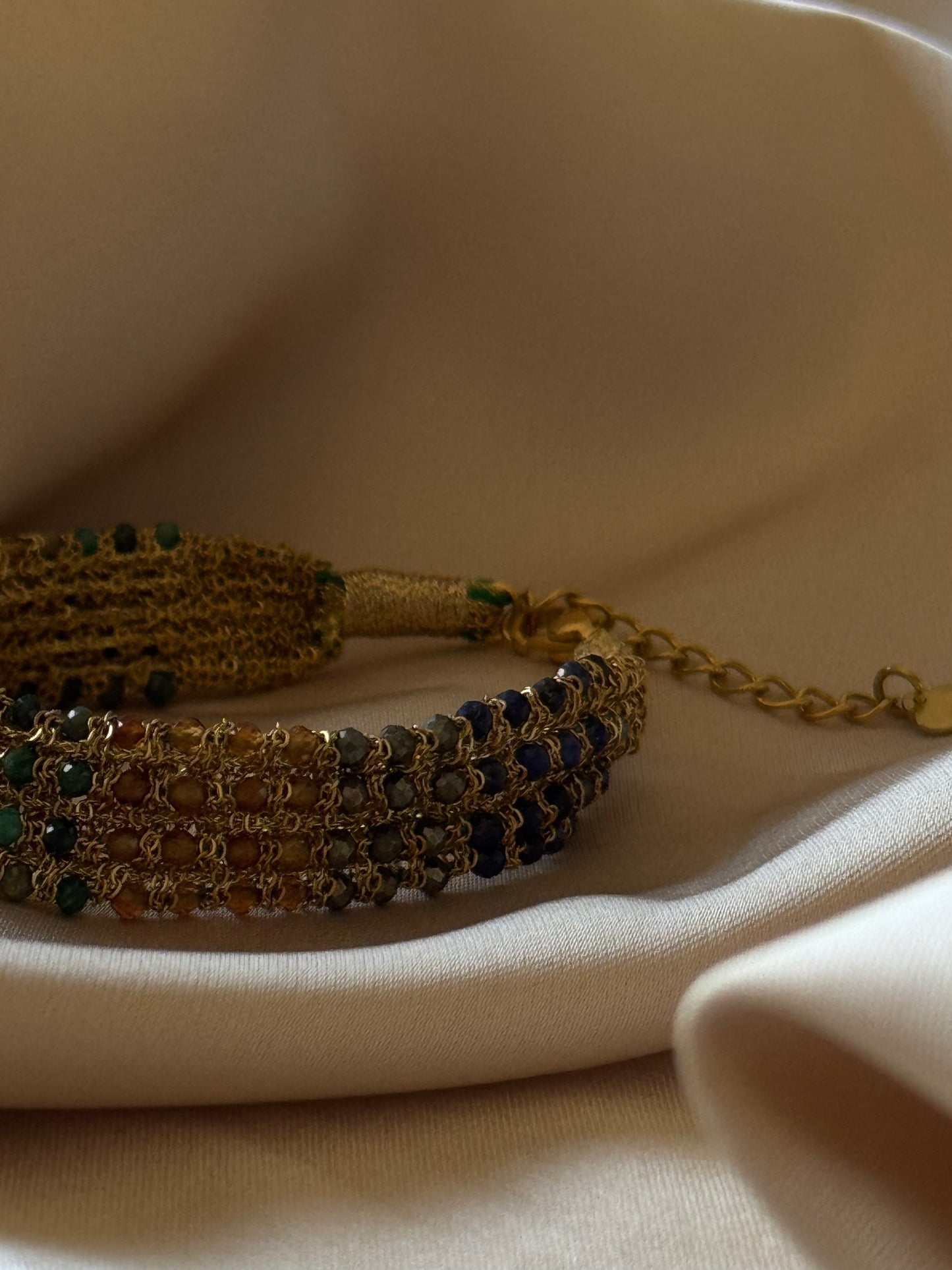 MULTI-BEADS THREAD BRACELET